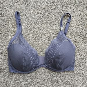 NWT incredible plunge lace bra by Victoria's Secret 32dd